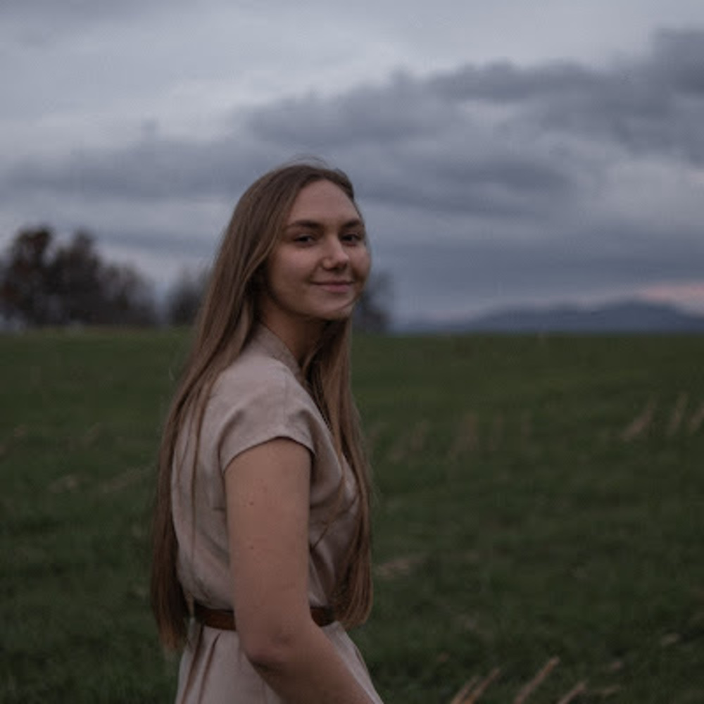 Meet your Posher, Liana